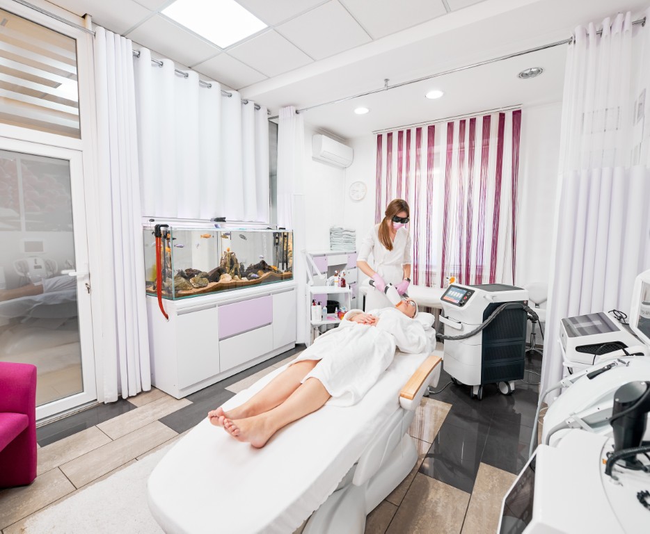 depilacja laserowa w gabinecie beauty przy uzyciu lasera diodowego z technologia chlodzenia